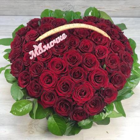 Сердце из 51 красной розы маме
