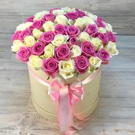 51 белая и розовая розы в коробке